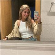 Estudiante de Educación de Primaria imparte clases a niño/as de primaria